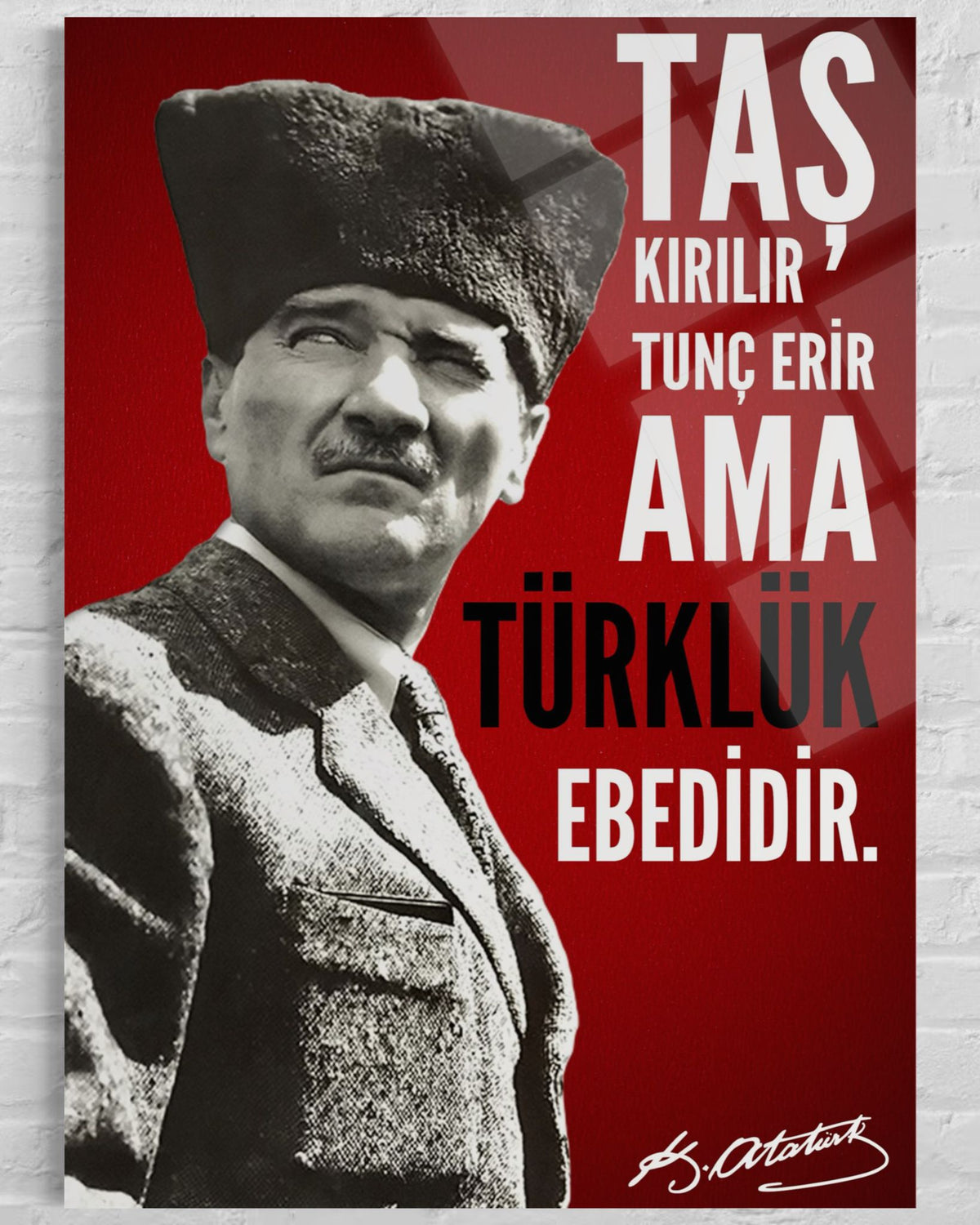 Atatürk "Türklük Ebedidir" Sözlü Kırmızı Fon Cam Tablo – Duvar Dekoru