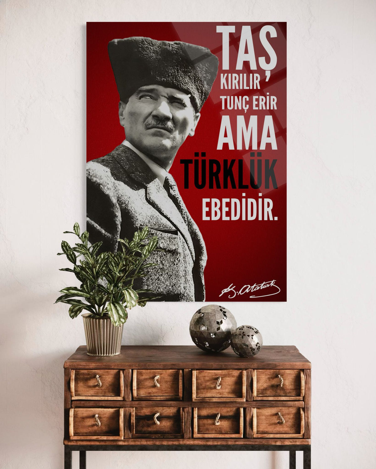 Atatürk "Türklük Ebedidir" Sözlü Kırmızı Fon Cam Tablo – Duvar Dekoru