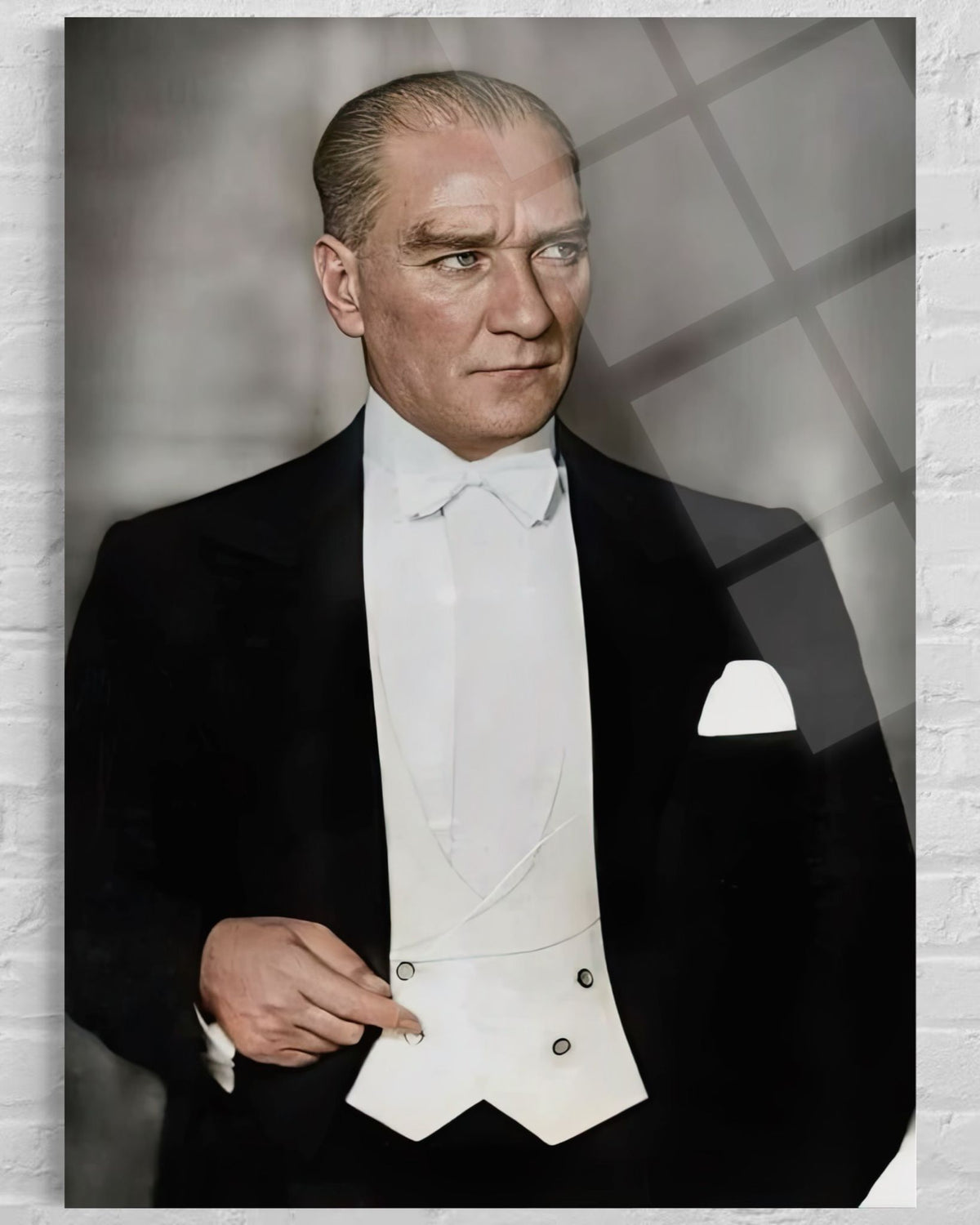 Atatürk Frak Giymiş Resmi Portre Cam Tablo – Şık Duvar Dekoru