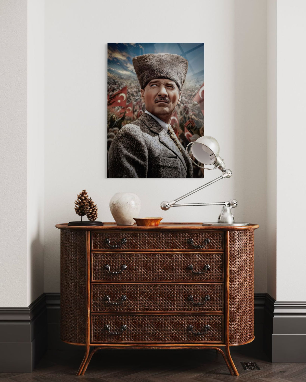 Atatürk Kalpaklı Portre Cam Tablo – İstiklal Savaşı Temalı Duvar Dekoru
