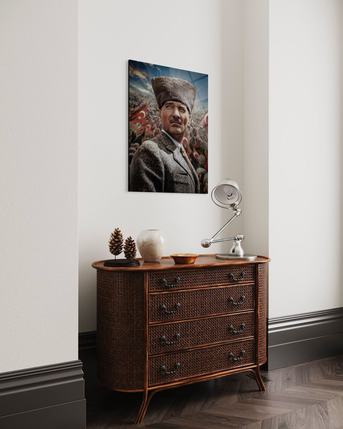 Atatürk Kalpaklı Portre Cam Tablo – İstiklal Savaşı Temalı Duvar Dekoru