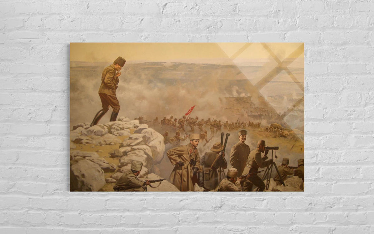 Atatürk İstiklal Savaşı Cephe Sahnesi Cam Tablo – Epik Duvar Dekoru