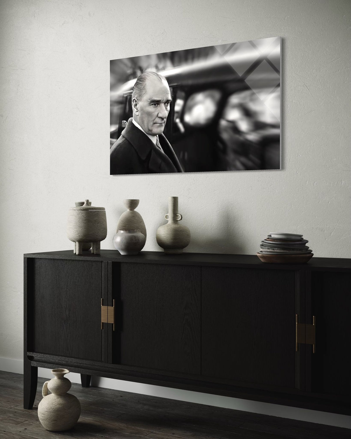 Atatürk Sinematik Siyah Beyaz Portre Cam Tablo – Dramatik Duvar Dekoru