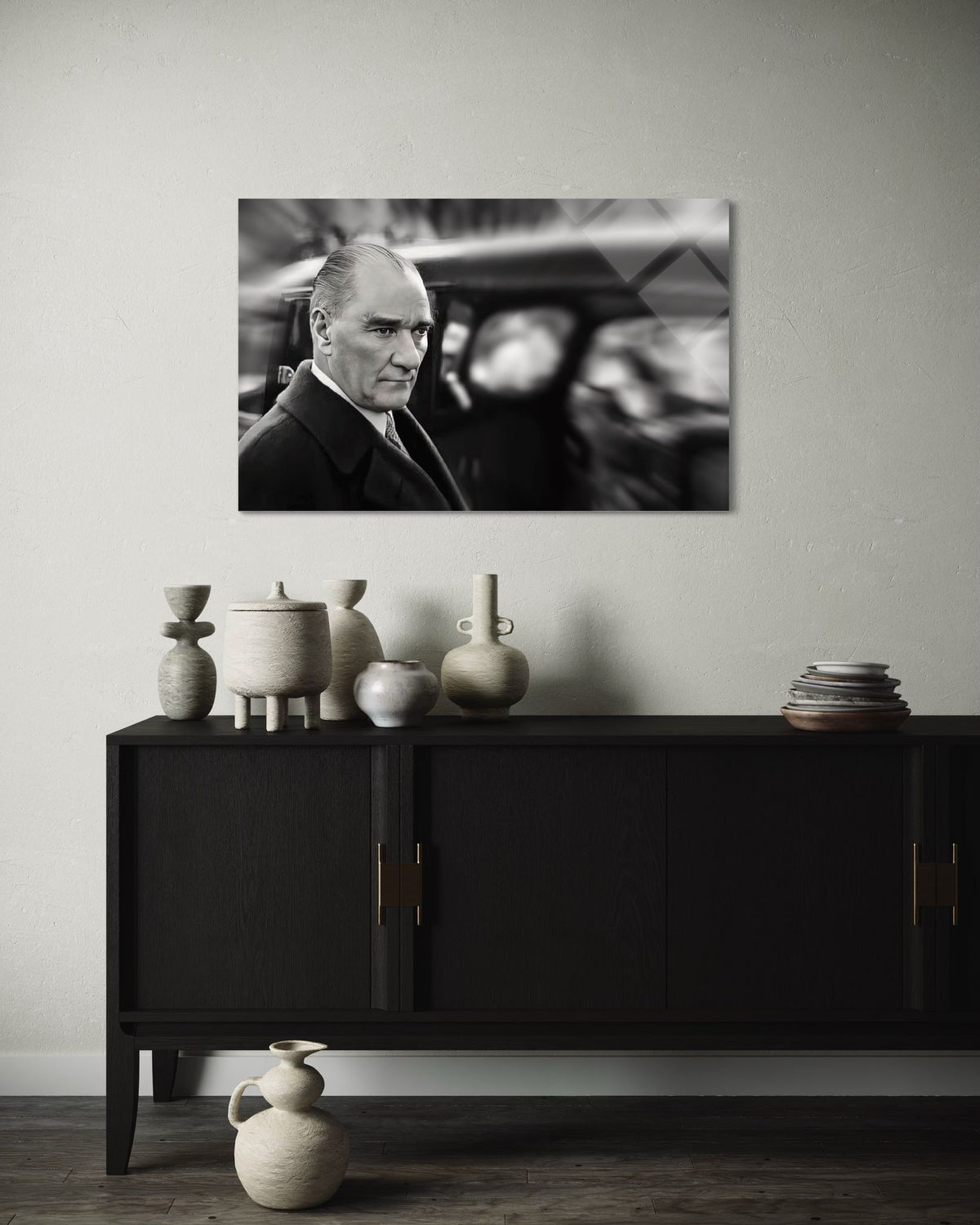 Atatürk Sinematik Siyah Beyaz Portre Cam Tablo – Dramatik Duvar Dekoru