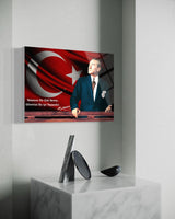 Atatürk "Vatanını En Çok Seven" Sözlü Cam Tablo – Bayraklı Duvar Dekoru