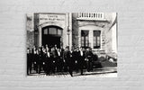 Atatürk Meclis Binası Önünde Tarihi Fotoğraf Cam Tablo – Belgesel Duvar Dekoru