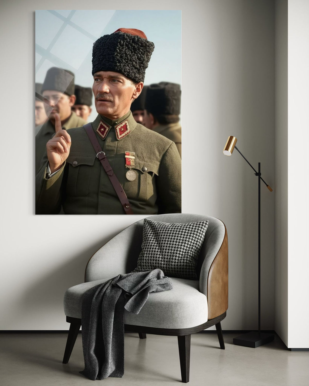 Atatürk Konuşma Anı Vurgulu Poz Cam Tablo – Liderlik Duvar Dekoru