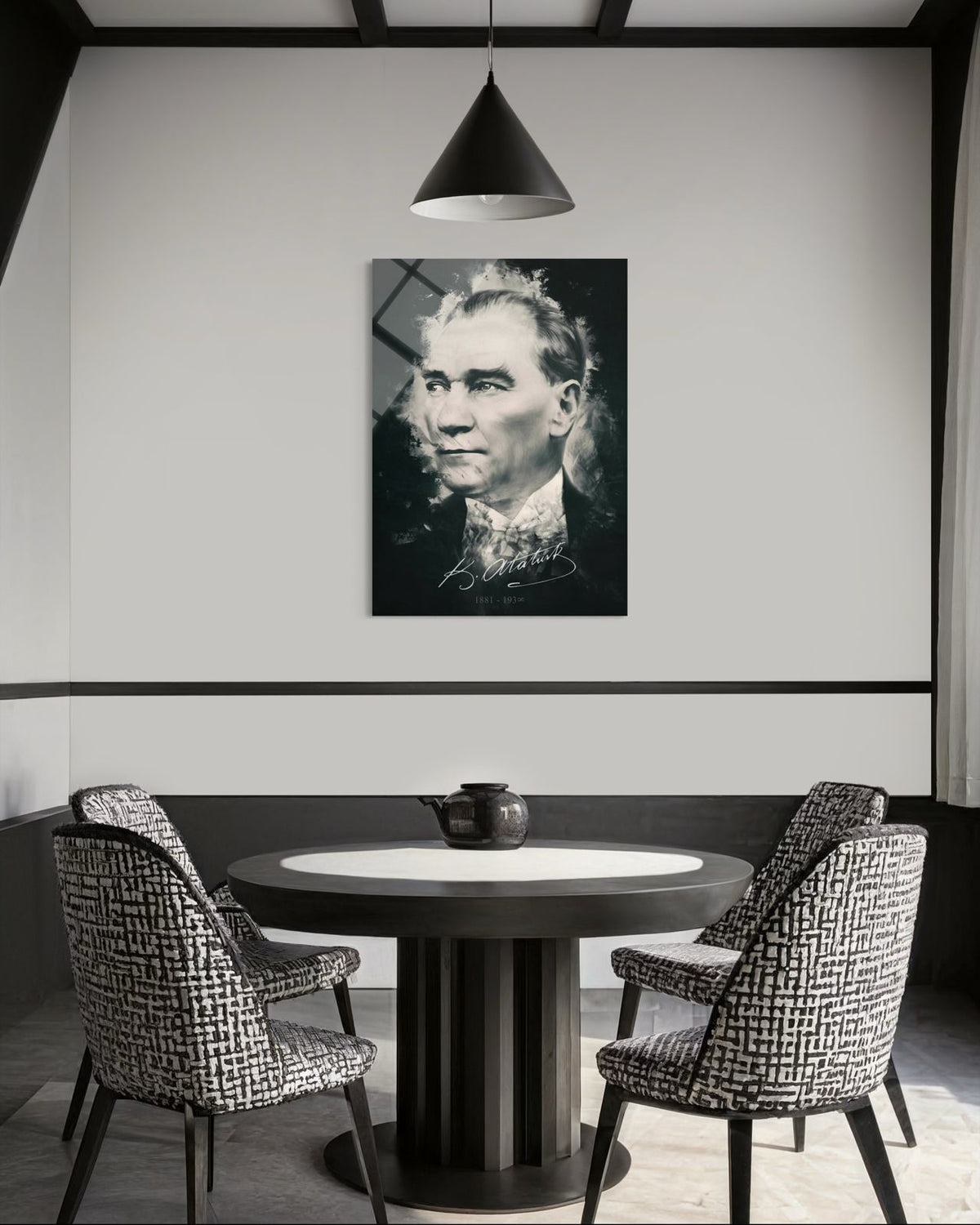 Atatürk Sisli Anma Portresi İmzalı Cam Tablo – Anlamlı Duvar Dekoru