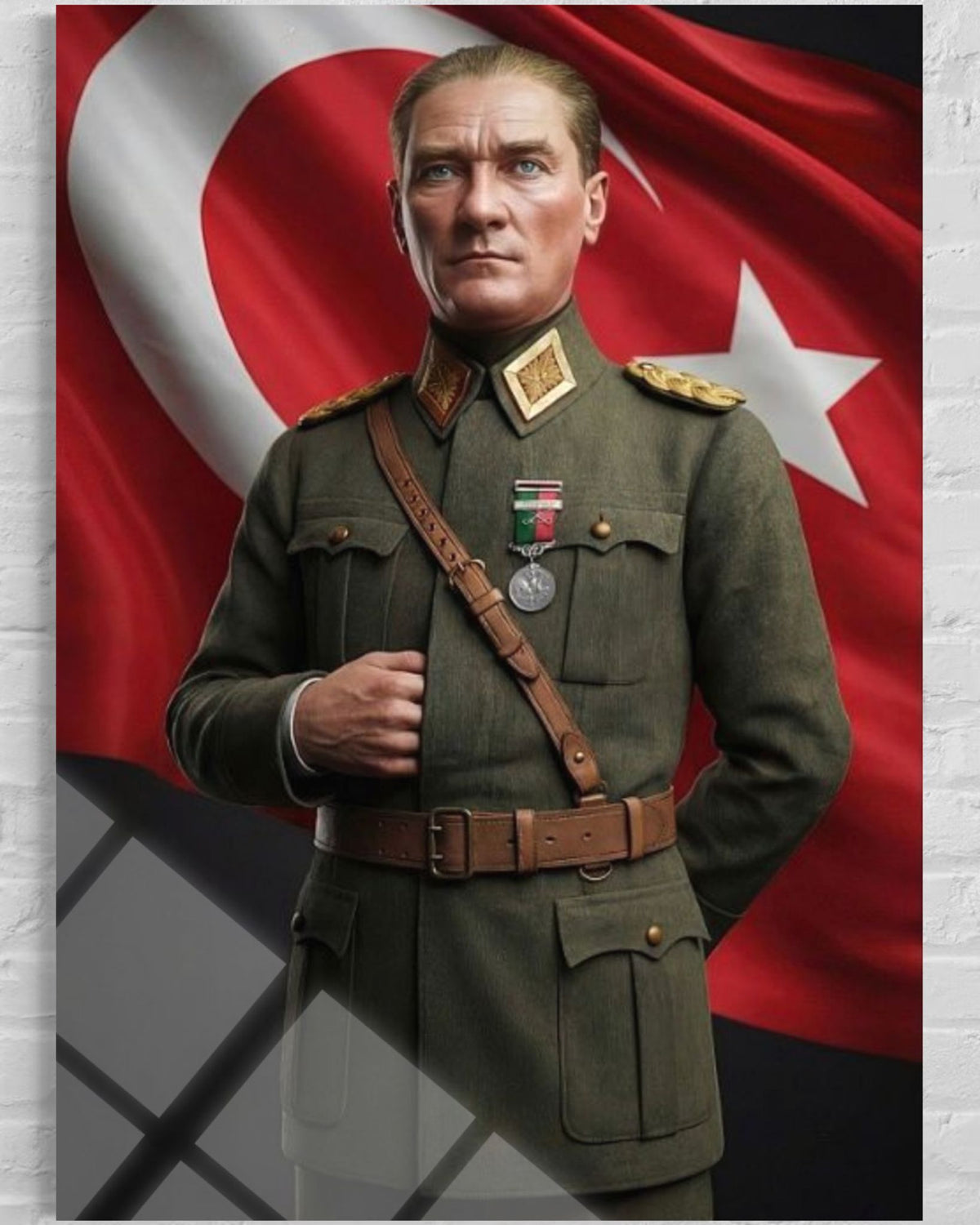 Atatürk Zeytin Yeşili Üniformalı Dev Türk Bayrağı Fonlu Cam Tablo – Vatansever Duvar Dekoru