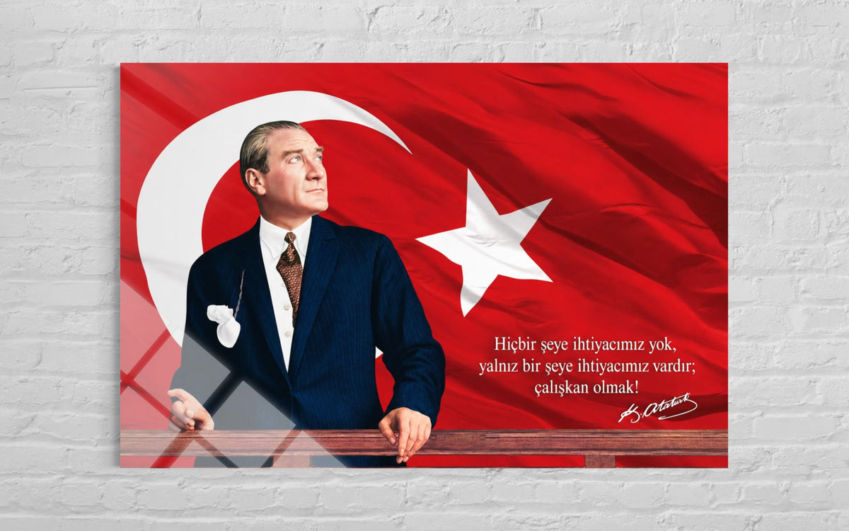 Atatürk "Çalışkan Olmak" Sözlü Bayraklı Cam Tablo – Vatansever Duvar Dekoru
