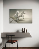 İKİ BEYAZ AT